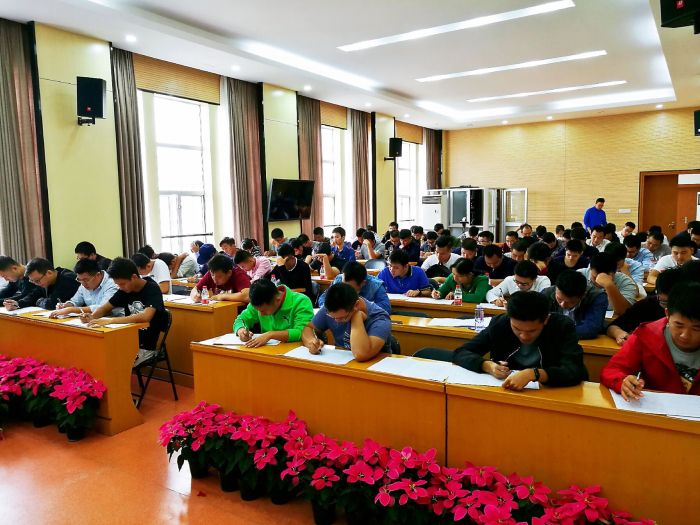 考试现场！。。。。。。ㄒ嗌悖.jpg