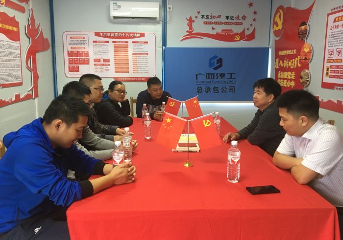 岑廷义指导分公司和项目部开展党千亿国际作 贺勇 摄1.jpg