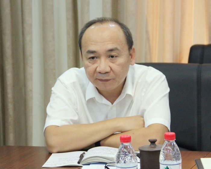 12.13陆烜作详细事情安排。。。。。。。冯学萍 摄.jpg