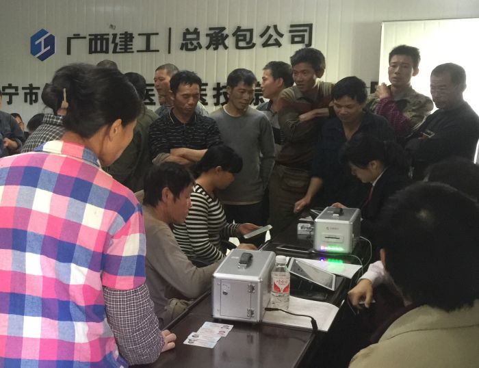 南宁市第一人民医院项目办理现场。。。。。。。。黎子宁 摄.jpg