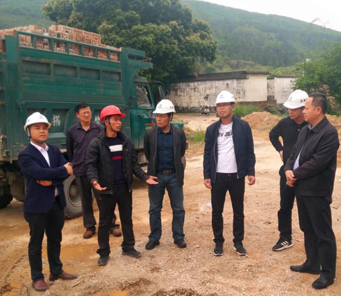 1.实地检查。。。。。。许传波 摄_副本700.jpg