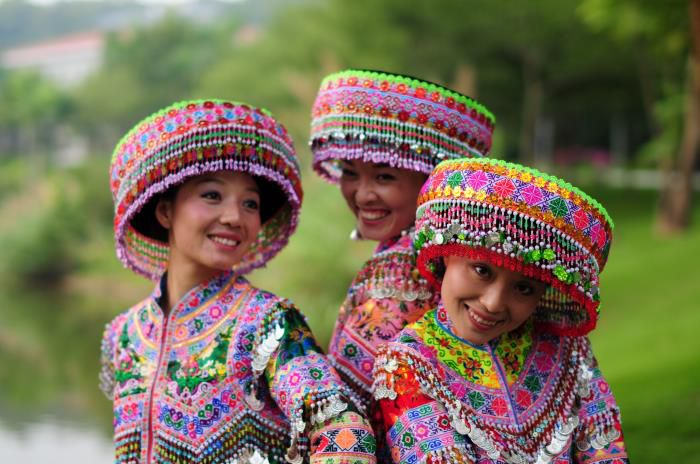 5.1摄影作品《苗家姊妹花》获三等奖。。。。。。贺英毅 摄-13607887212700.JPG