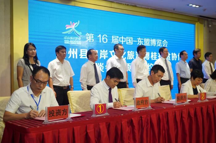 4签约现场。。。。。邓灿滨 摄700.JPG