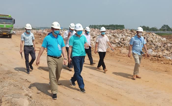 7.1检查现场。。。。。。。。陈其毅 摄700.jpg