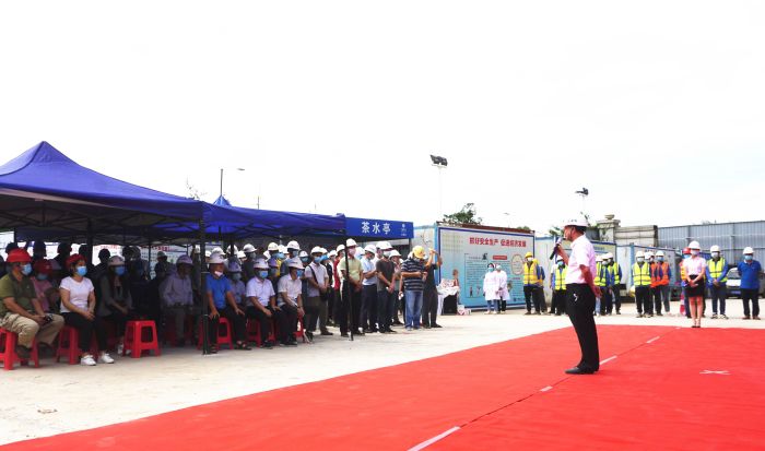 公司清静总监张强为演练举行点评。。。。。谢微旋 摄.jpg