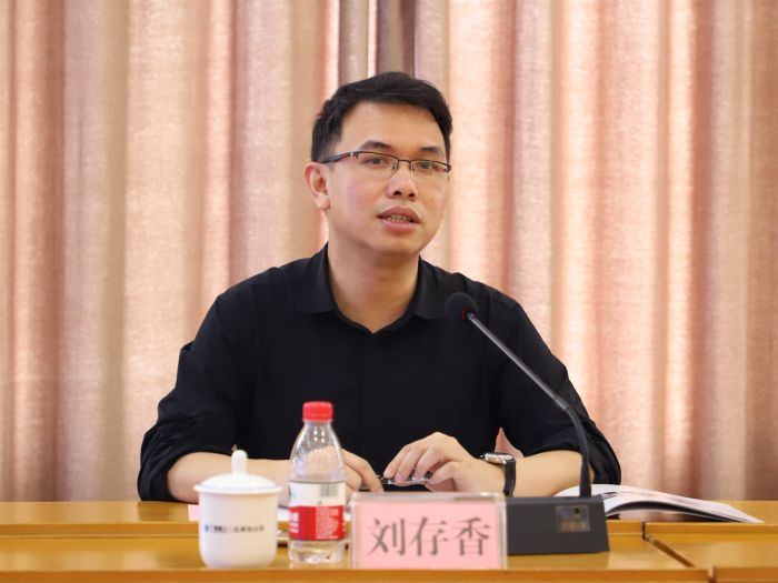 刘存香讲话。。。。。。。。李立云 摄.jpg