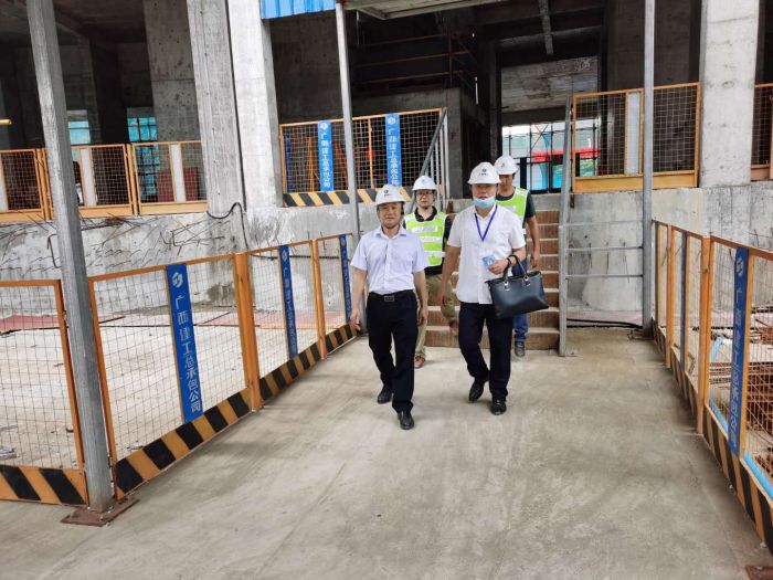 检查现场。。。。。。 叶振鹏 摄.jpg