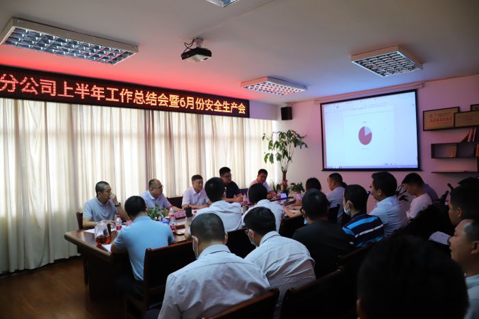 聚会现场。。。。。。。。杨钰 摄 (2).jpg