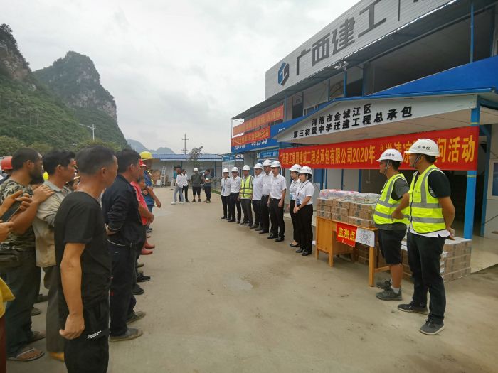 送清凉慰问活动现场。。。。。。。贺勇 摄.jpg