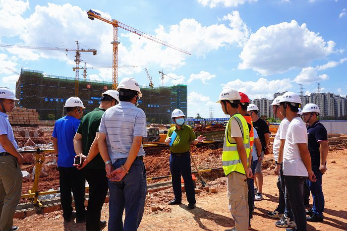 现场指导。。。。。。谢微旋 摄.JPG