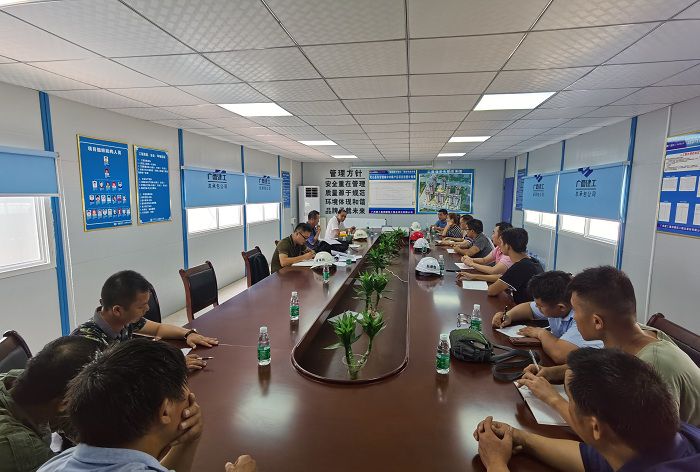 聚会现场。。。。。。 覃必英 摄.jpg