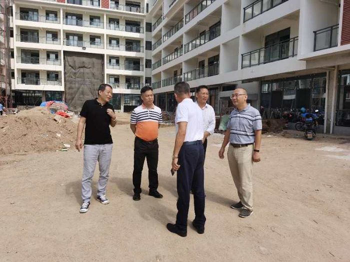 检查现场。。。。。。。梁红玉 摄.jpg