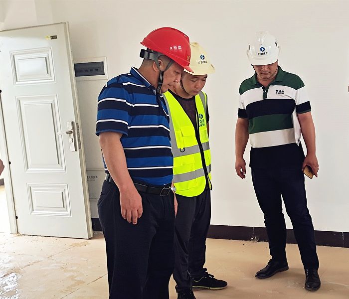 现场审查。。。。。廖益 摄.jpg