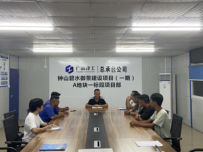 座谈会现场。。。。。。。韦秀丽 摄.jpg