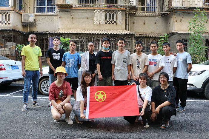 合影留念。。。。。。。。郑诗宝 摄.JPG