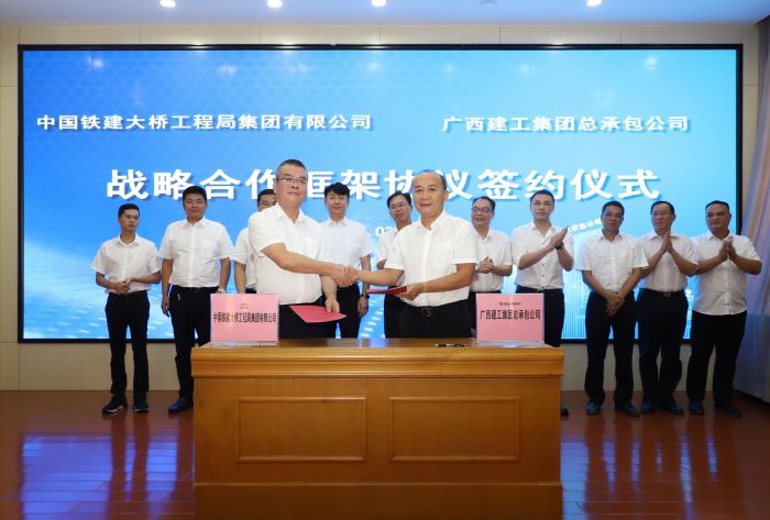 4双方签约。。。。。。。李立云 摄.jpg