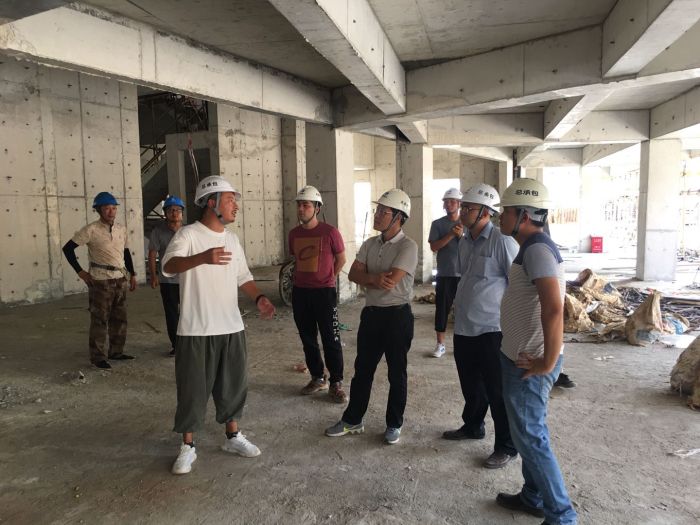 23检查现场。。。。。。。赵雲 摄.jpg