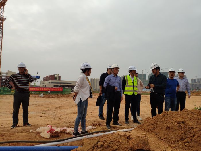 检查现场。。。。。。。。 龙兆开 摄.jpg