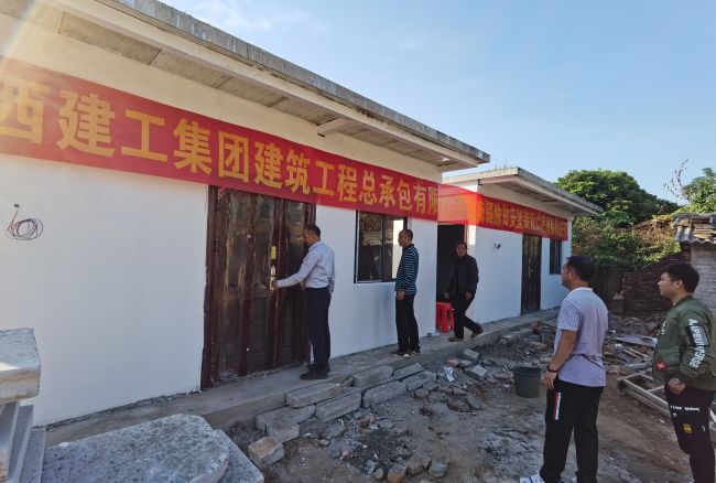 调研组考察现场1。。。。。。林磊 摄.jpg