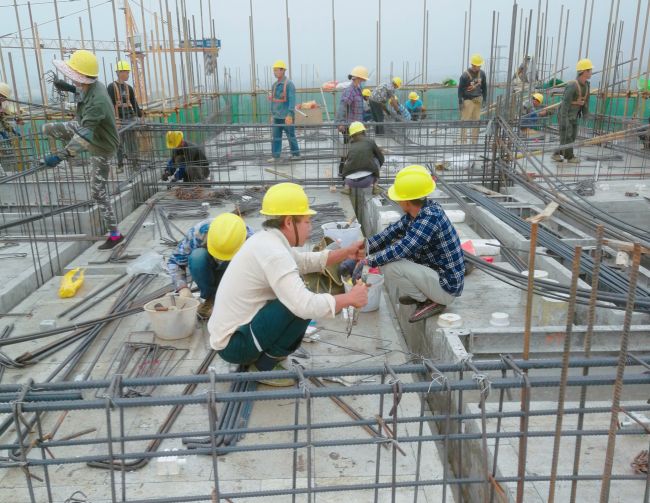 标准层钢筋绑扎。。。。。。。。阮文源 摄.jpg