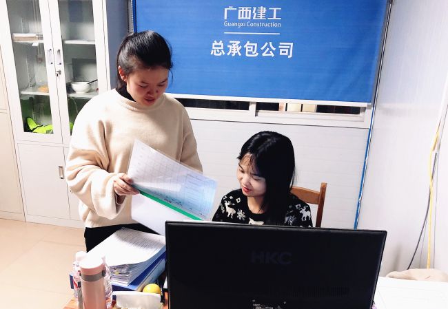 内业事情组加班加点力行“当日事当日毕”。。。。。。。。；；；；；；瓶『 摄.jpg