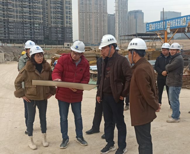 检查现场。。。。。。。。张润芳 摄.jpg