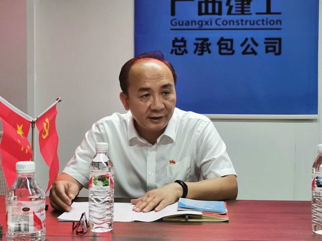 陆烜上党课。。。。。。王瑾贞 摄（修图）.jpg