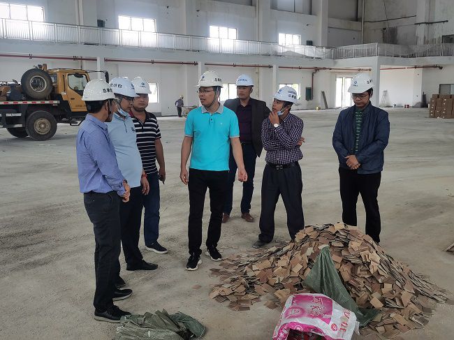 现场指导事情。。。。。。梁宏宇 摄（修图）.jpg