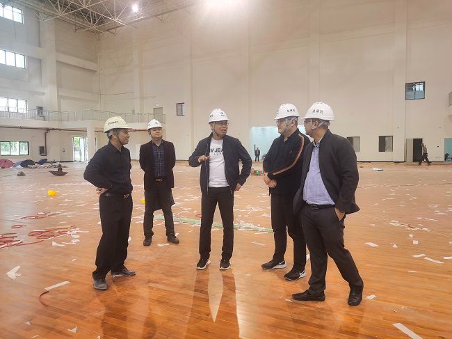 现场指导事情。。。。。。刘博群 摄（修图）.jpg