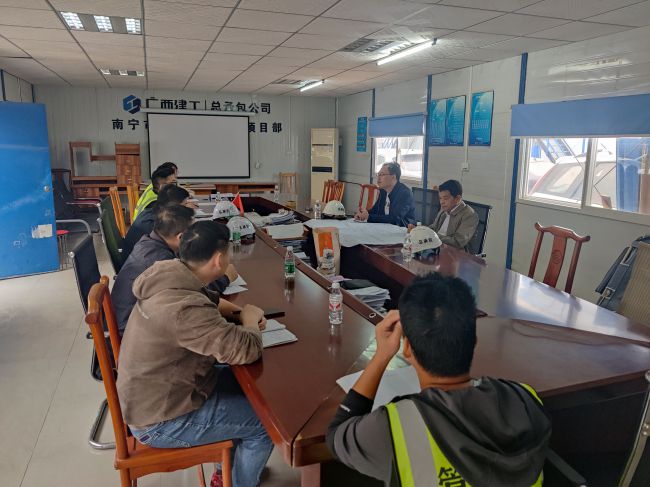 召开事情聚会。。。。。。。张润芳 摄（修图）.jpg