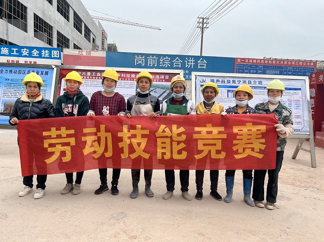 内脚手架班组合影。。。。。。廖之锭 摄（修图）.jpg