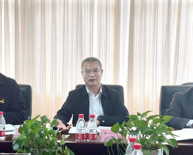 邓少新讲话。。。。。卢丽君 摄（修图）.jpg