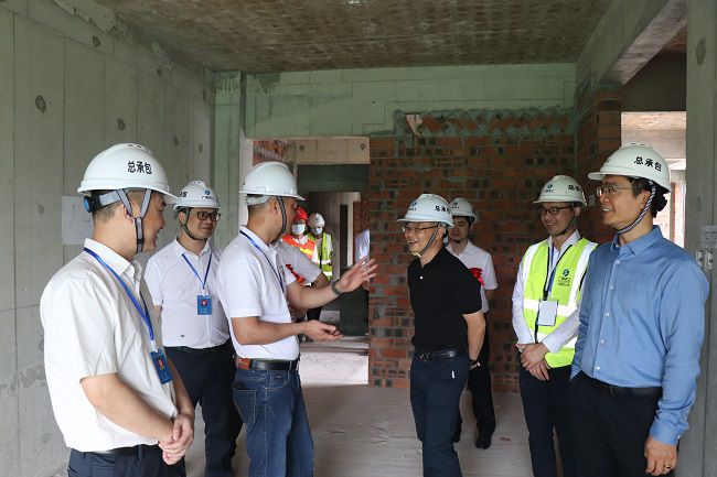 深入现场校阅建设情形。。。。。。周煜川 摄（修图）.jpg