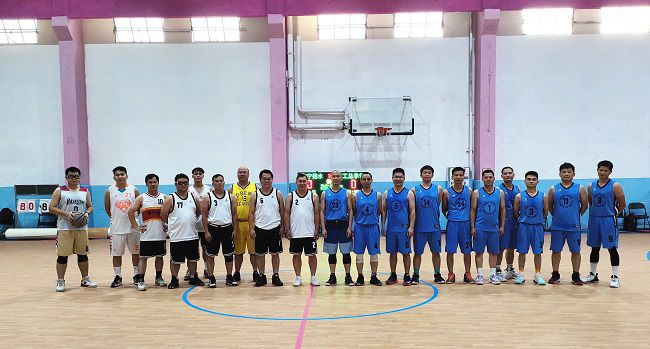 合影留念。。。。。。。。陆勤 摄（修图）.jpg