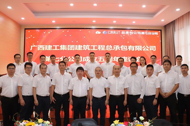 与会职员合影留念。。。。。。。。周煜川 摄（修图）.jpg