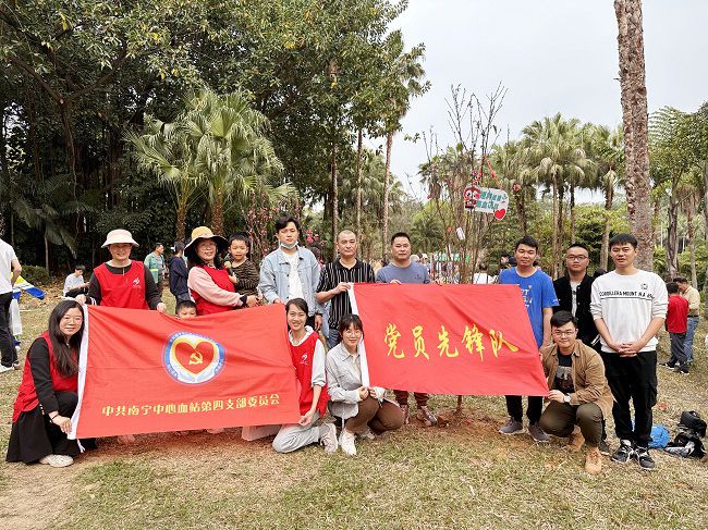 与主理方合影留念。。。。。周煜川 摄（修图）1.jpg