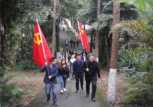 徒步走。。。。。。。。张钊林 摄（修图）.jpg