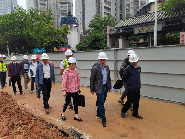 检查现场。。。。。。。卢丽君 摄（修图）.png