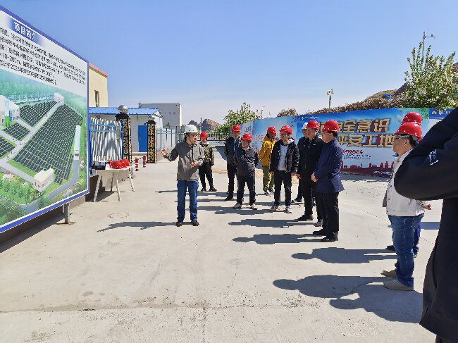 听取项目汇报。。。。。。。关惠琳 摄（修图）0.jpg