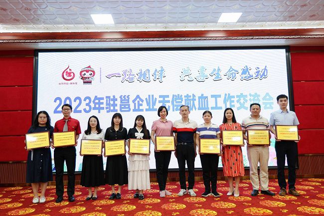 颁奖现。。。。。。ㄐ尥迹.jpg