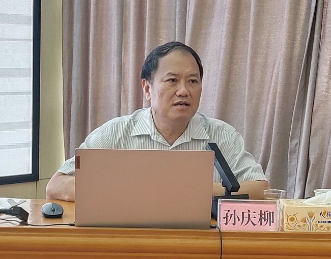 孙庆柳在授课。。。。。唬；；；；；票ι 摄（修图）.jpg