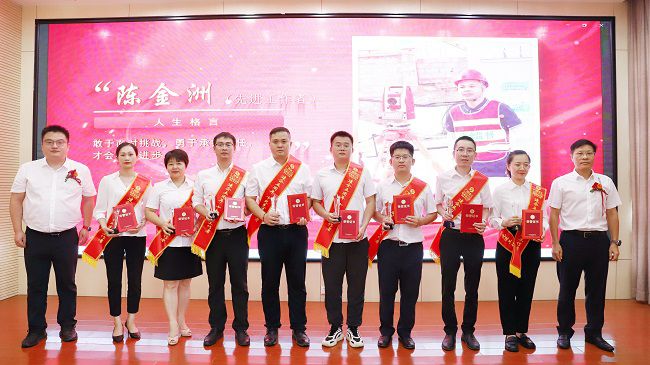 先进事情者颁奖合影。。。。。。。杨钰 摄（修图）.jpg