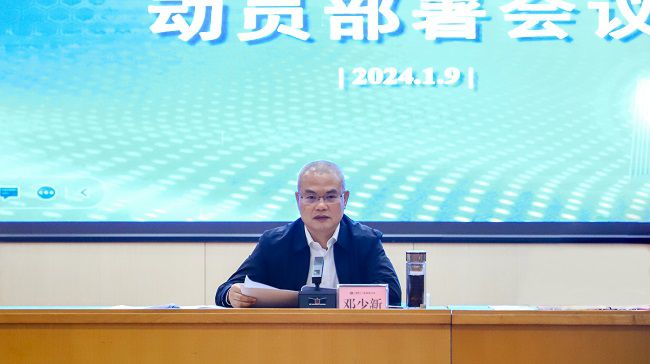 邓少新讲话  郑诗宝 摄。。。。。（修图）.jpg