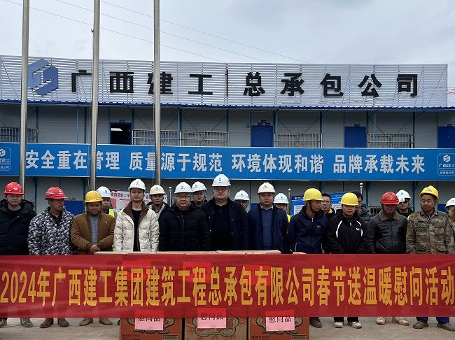 慰问活动合影。。。。。。。。李伟燕 摄（修图）.jpg