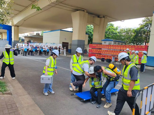 有限空间救援。。。。。陆振官 摄（修图）.jpg